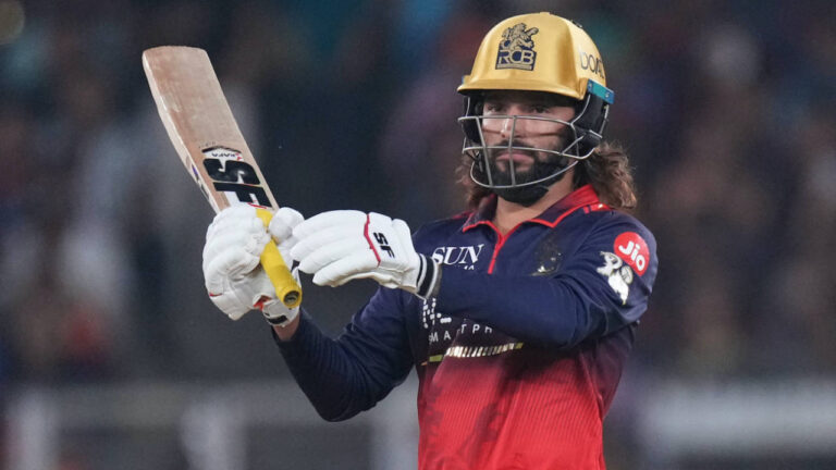 SRH vs RCB: Sunrisers Opt to Bat in High-Stakes IPL Clash