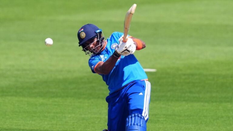 India opt to bat against Pakistan and pick Fulmali over Bhatia in T20 Opener